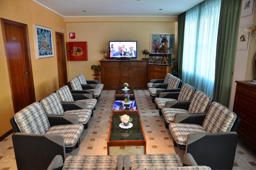 Hotel Betulla Римини Екстериор снимка